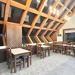 A Luxury Hotel K-U-B-E-R P-A-L-A-C-E - Fully Air Conditioned Hotel At Prime Location - Near Sea Beach And Temple - Hygiene & Spacious Room - With Wifi- Lift And Parking Facilities - Best Hotel In Puri