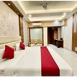 A Luxury Hotel K-U-B-E-R P-A-L-A-C-E - Fully Air Conditioned Hotel At Prime Location - Near Sea Beach And Temple - Hygiene & Spacious Room - With Wifi- Lift And Parking Facilities - Best Hotel In Puri